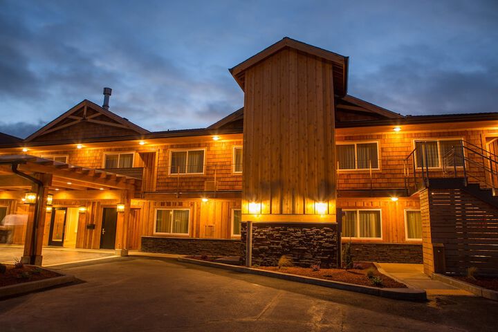 Pelican Shores Inn