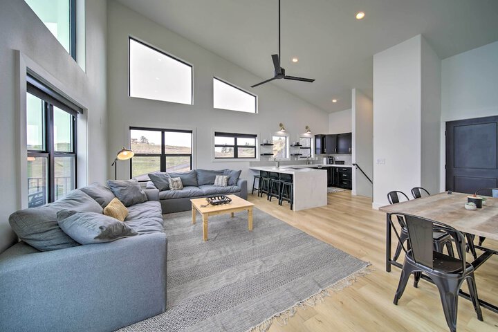 Modern Davenport Home w / Water View & Grill!