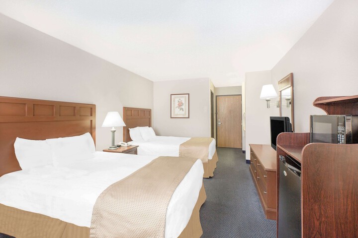 Room 11 of 16