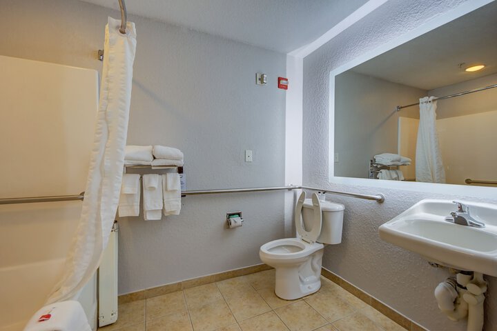 Microtel Inn & Suites by Wyndham Zephyrhills