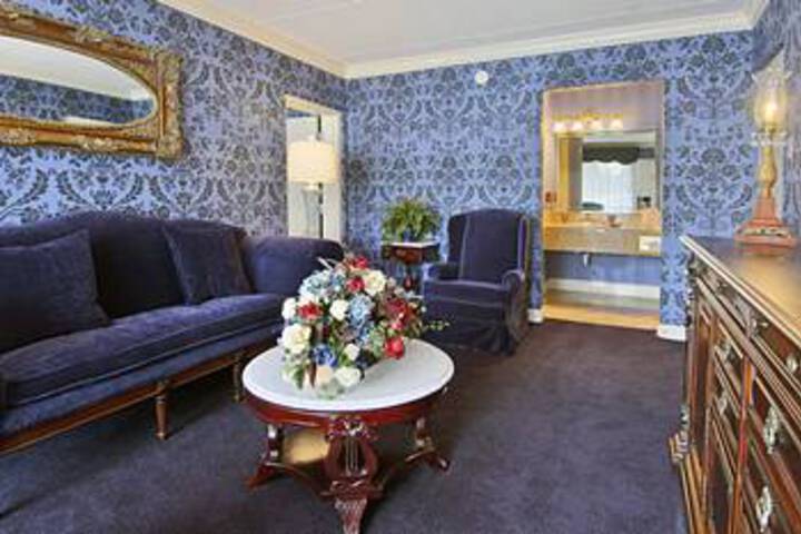 Red Rose Inn & Suites