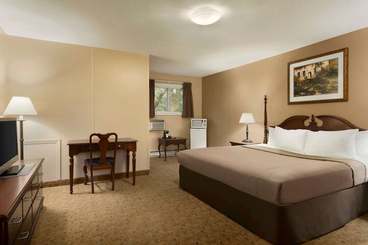 Room 13 of 20