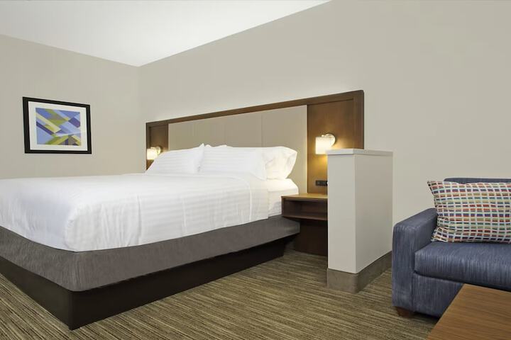 Room 13 of 42