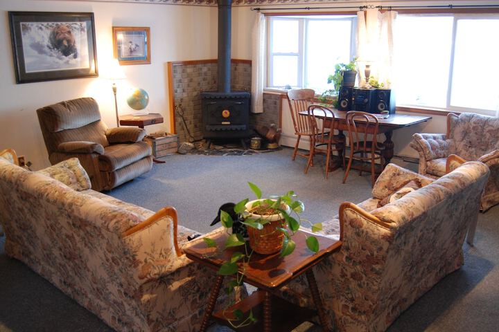 Daniels Lake Lodge B & B