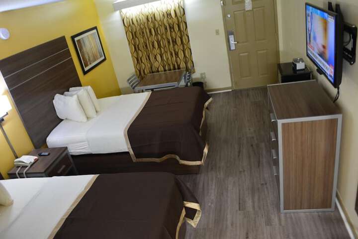 Room 32 of 49