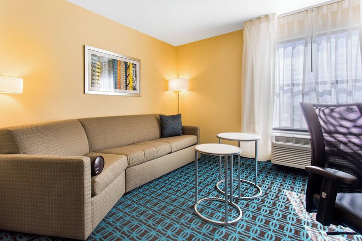 Room 14 of 28