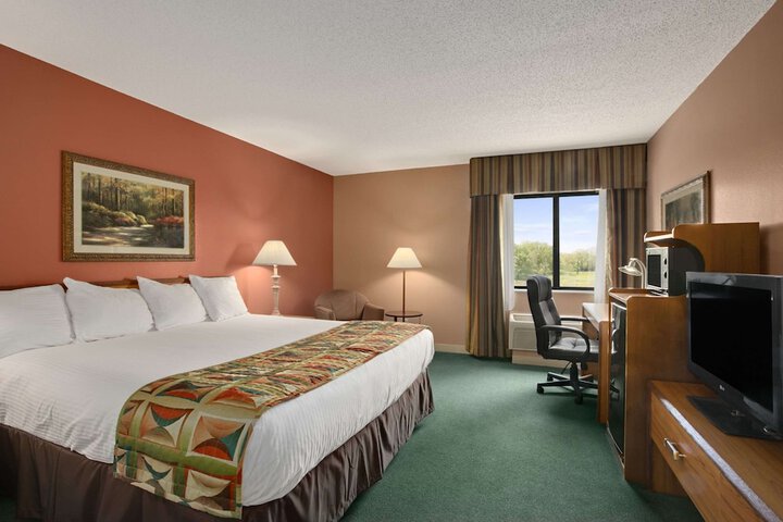 Room 8 of 19