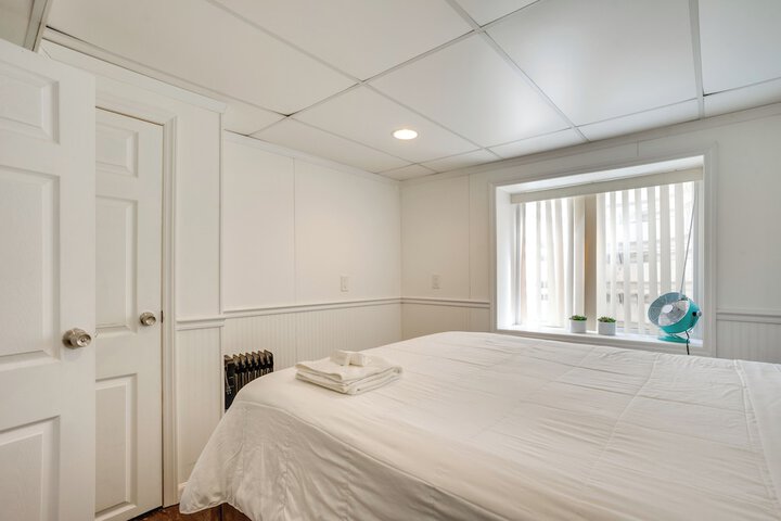 Shared Yard 4 Mi to Nyc: Englewood Apartment!