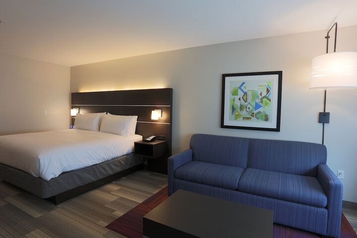 Room 11 of 37