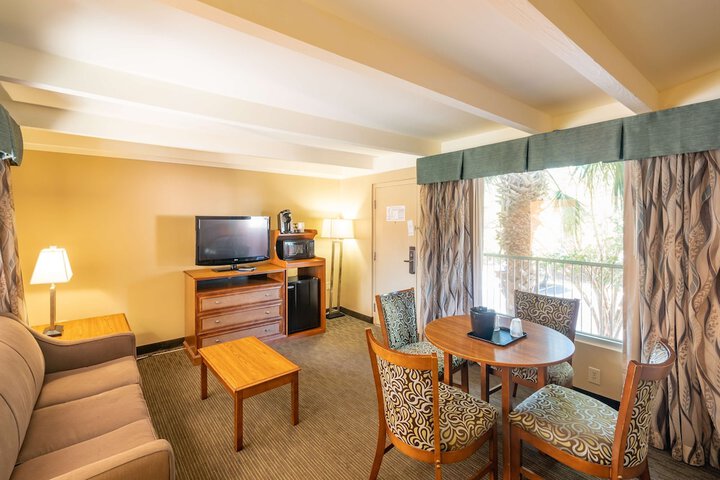 Room 8 of 30
