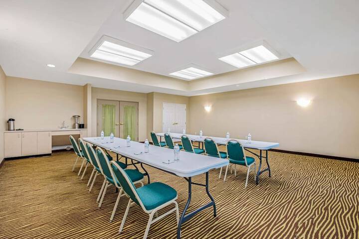 La Quinta Inn & Suites by Wyndham Corpus Christi Northwest