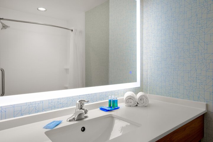 Holiday Inn Express & Suites Ontario by IHG