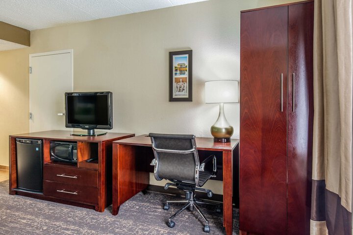 Room 7 of 18
