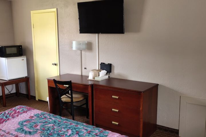 Room 11 of 27