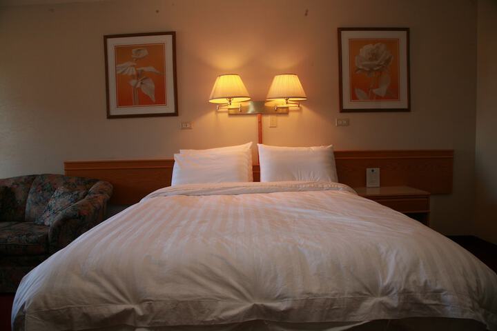 Room 9 of 28