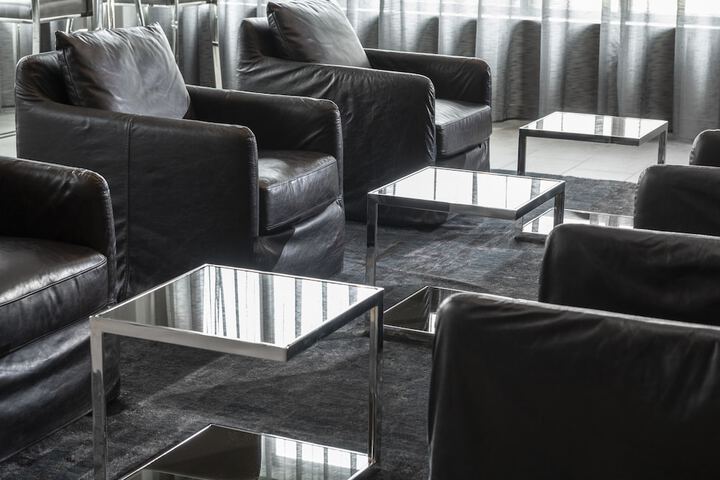 Lounge 38 of 43