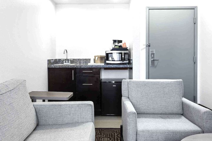 Room 25 of 53