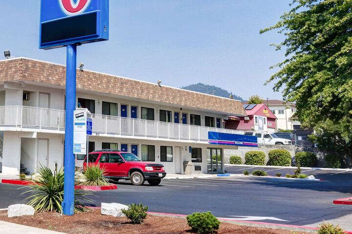 Motel 6 Grants Pass OR