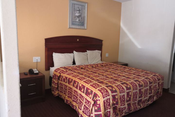 Room 11 of 35