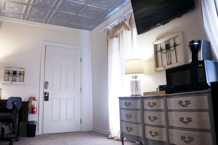Room 18 of 48