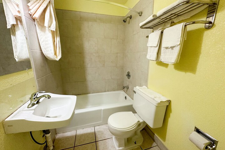 Room 11 of 23