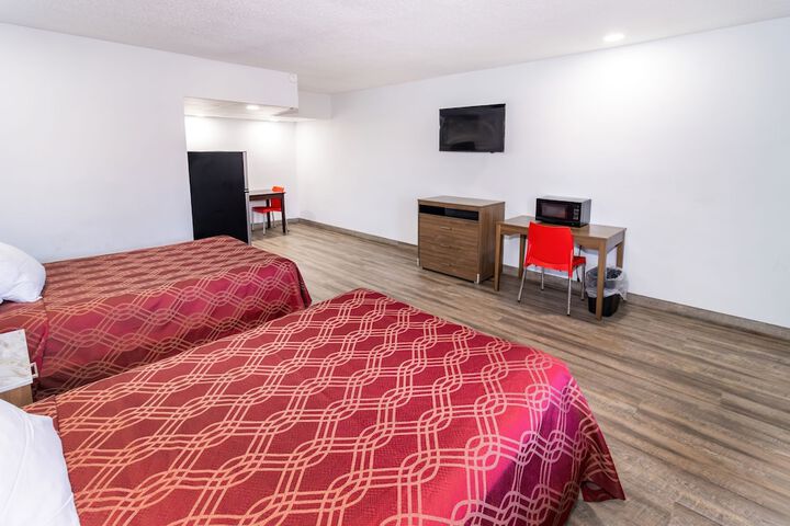 Room 7 of 25