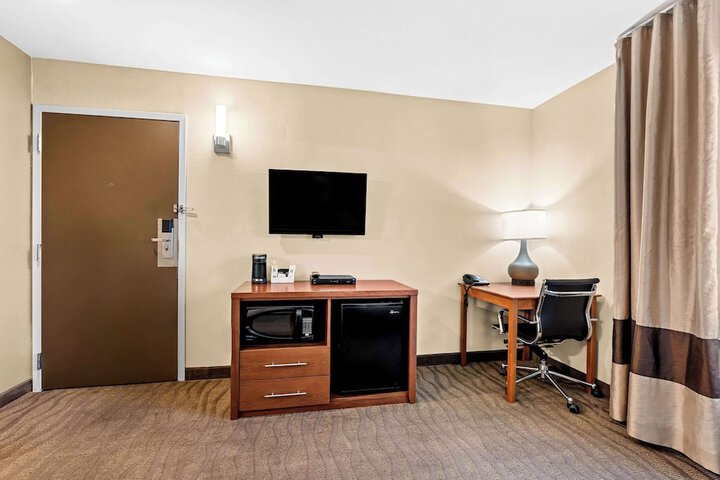 Room 18 of 33