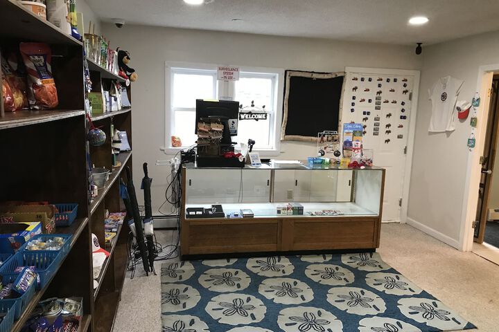 Gift Shop 97 of 105