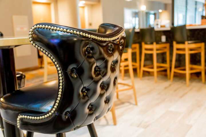 Lounge 62 of 76