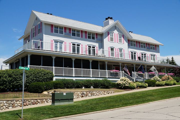 Hotel 4 of 103