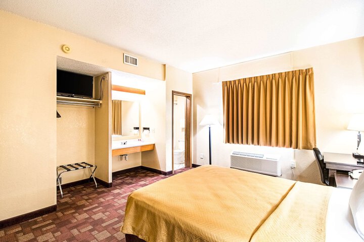 Room 14 of 36