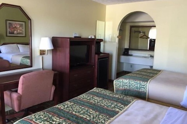 Room 18 of 43