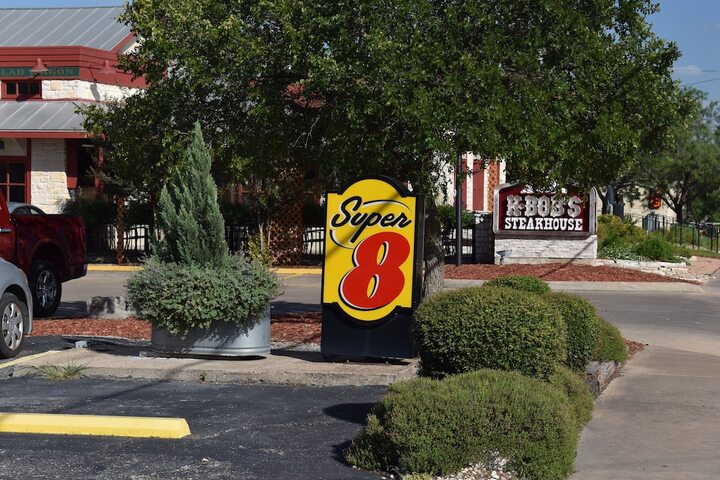 Hotel 7 of 80