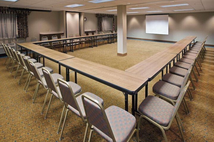 Country Inn & Suites by Radisson Lansing, MI