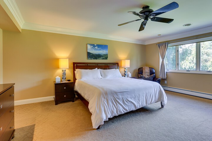 Warwick Vacation Rental w / Private Yard & Fire Pit