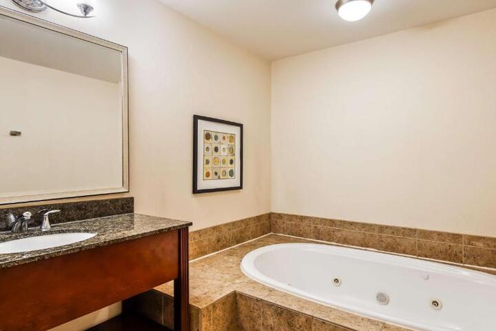 Best Western Plus Philadelphia Airport South at Widener University