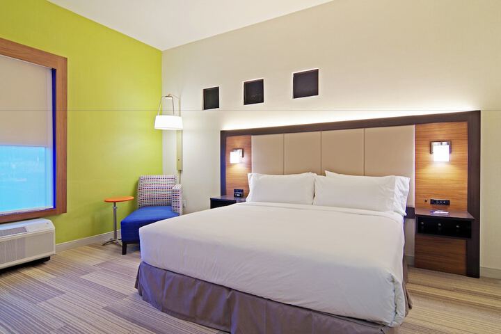 Room 32 of 52