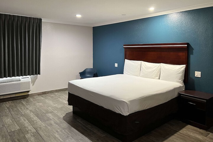 Room 15 of 25