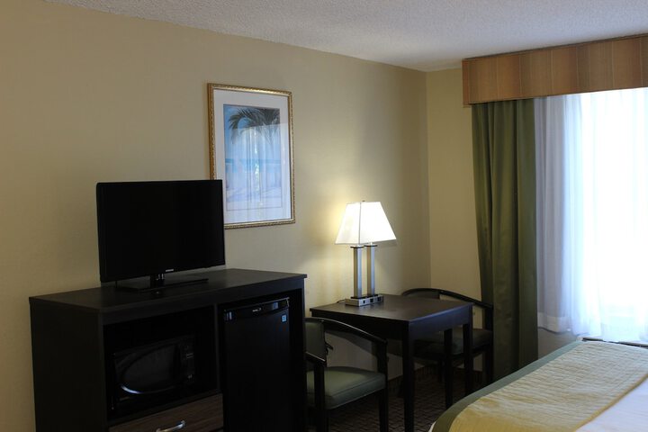 Room 11 of 32