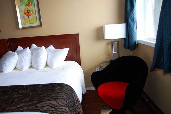 Room 4 of 7