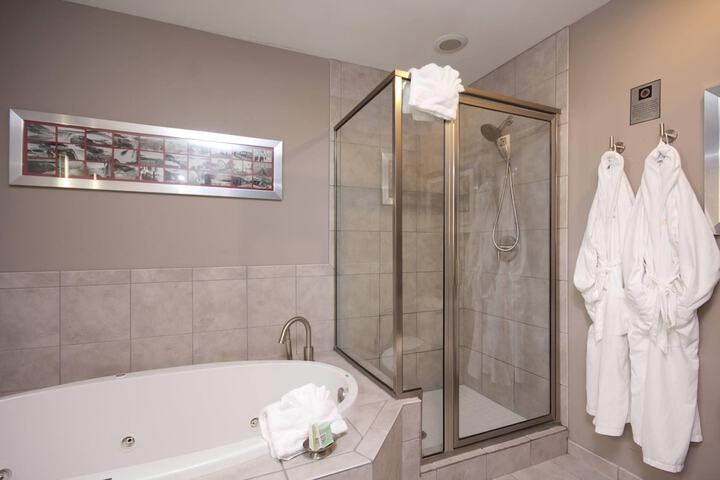The Giacomo Niagara Falls NY an Ascend Collection Hotel