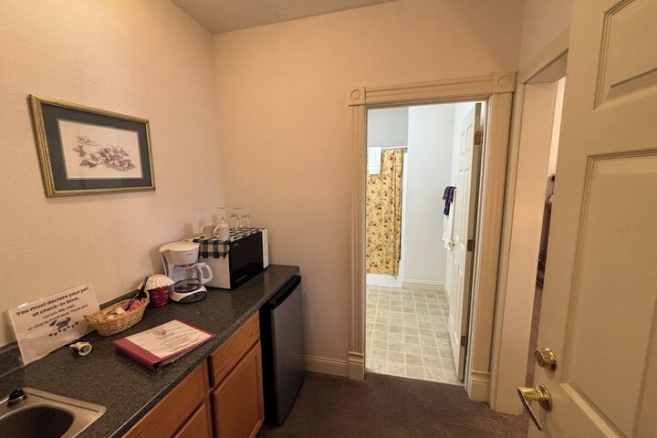 Hermann Crown Suites