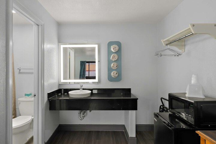 Room 25 of 31
