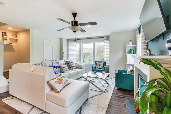2 Mi to Hollywood Casino: Charles Town Townhome!