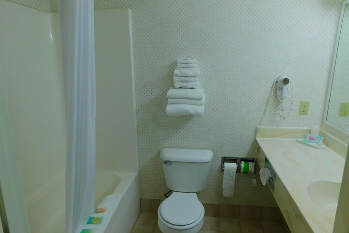 Room 32 of 44