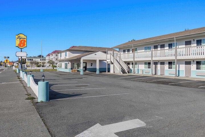 Super 8 by Wyndham Crescent City