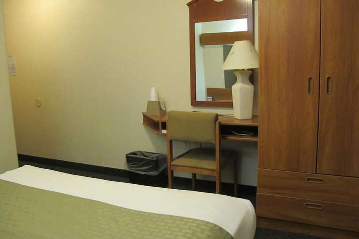 Room 13 of 30