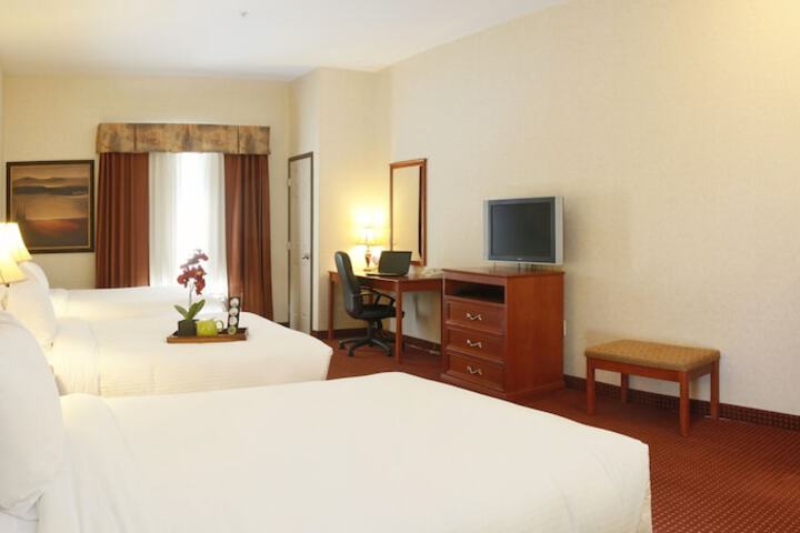 Pomeroy Inn & Suites Hotel Dawson Creek
