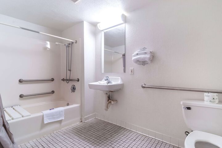 Room 14 of 28