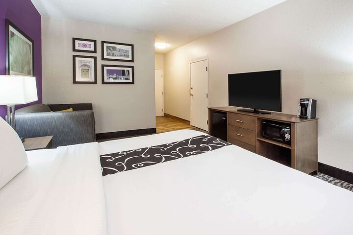 Room 12 of 28